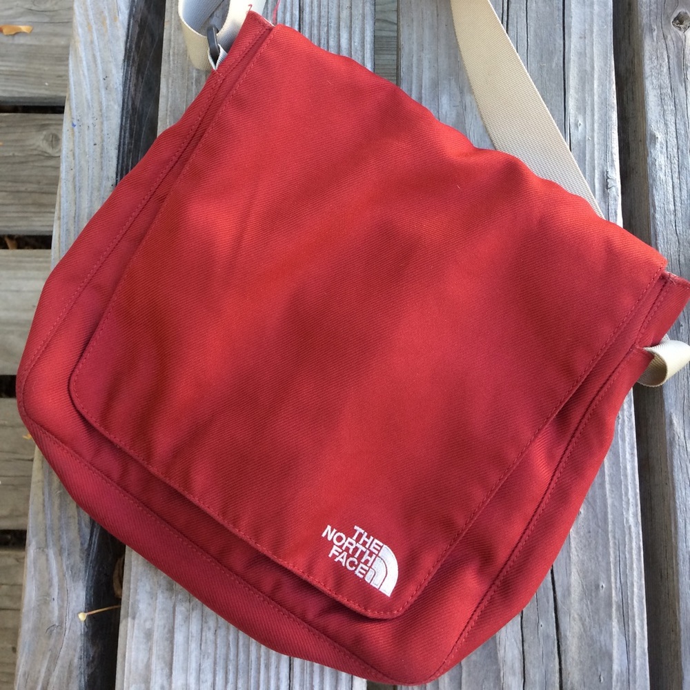 The North Face bag/purse, stylish and versatile!